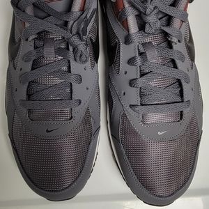 Never worn pair of Nike Air Max